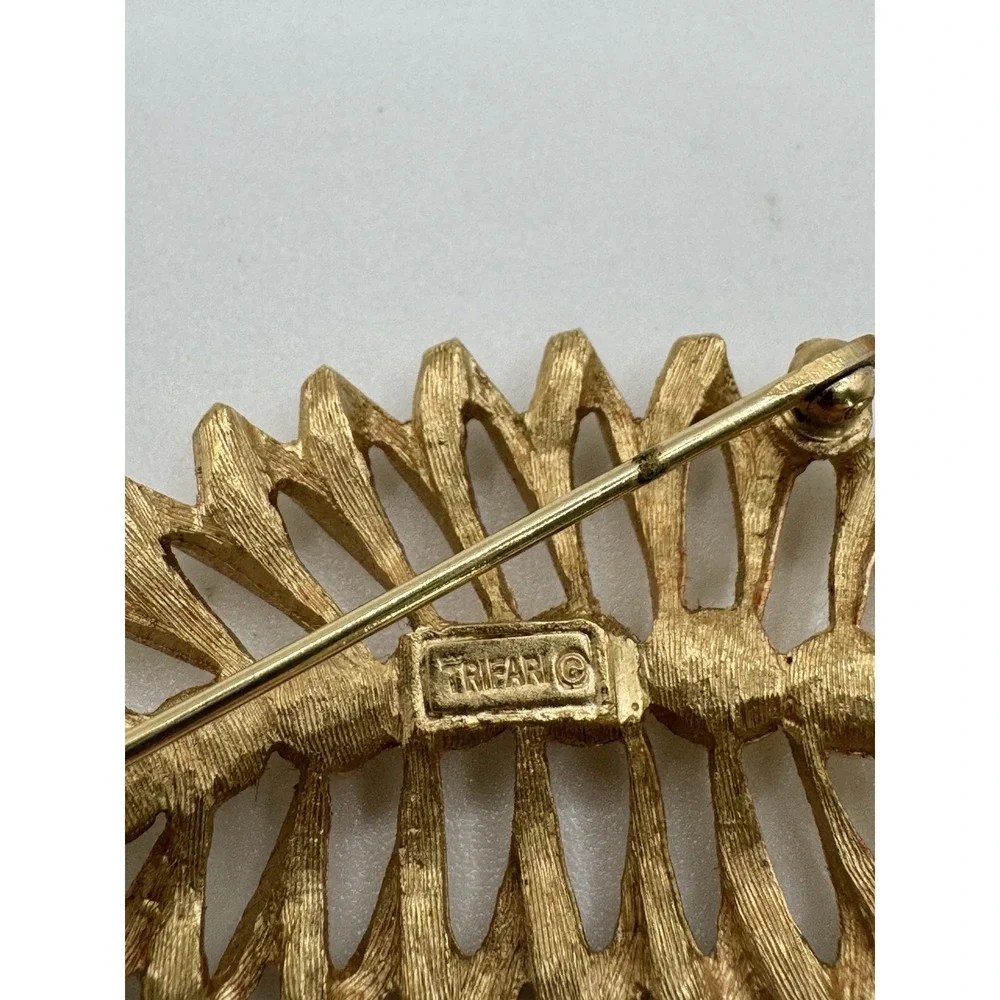 Trifari Vintage Gold‎ Tone Faux Pearl Leaf Brooch Textured Fern Pin Designer
